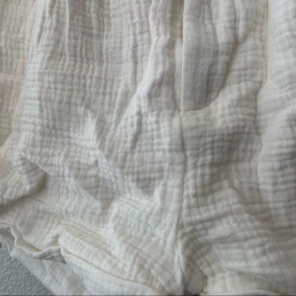 Camila Coelho Bebbe Shorts in White Gauze Look Cuffed Hem Rolled Waistband - Picture 4 of 11